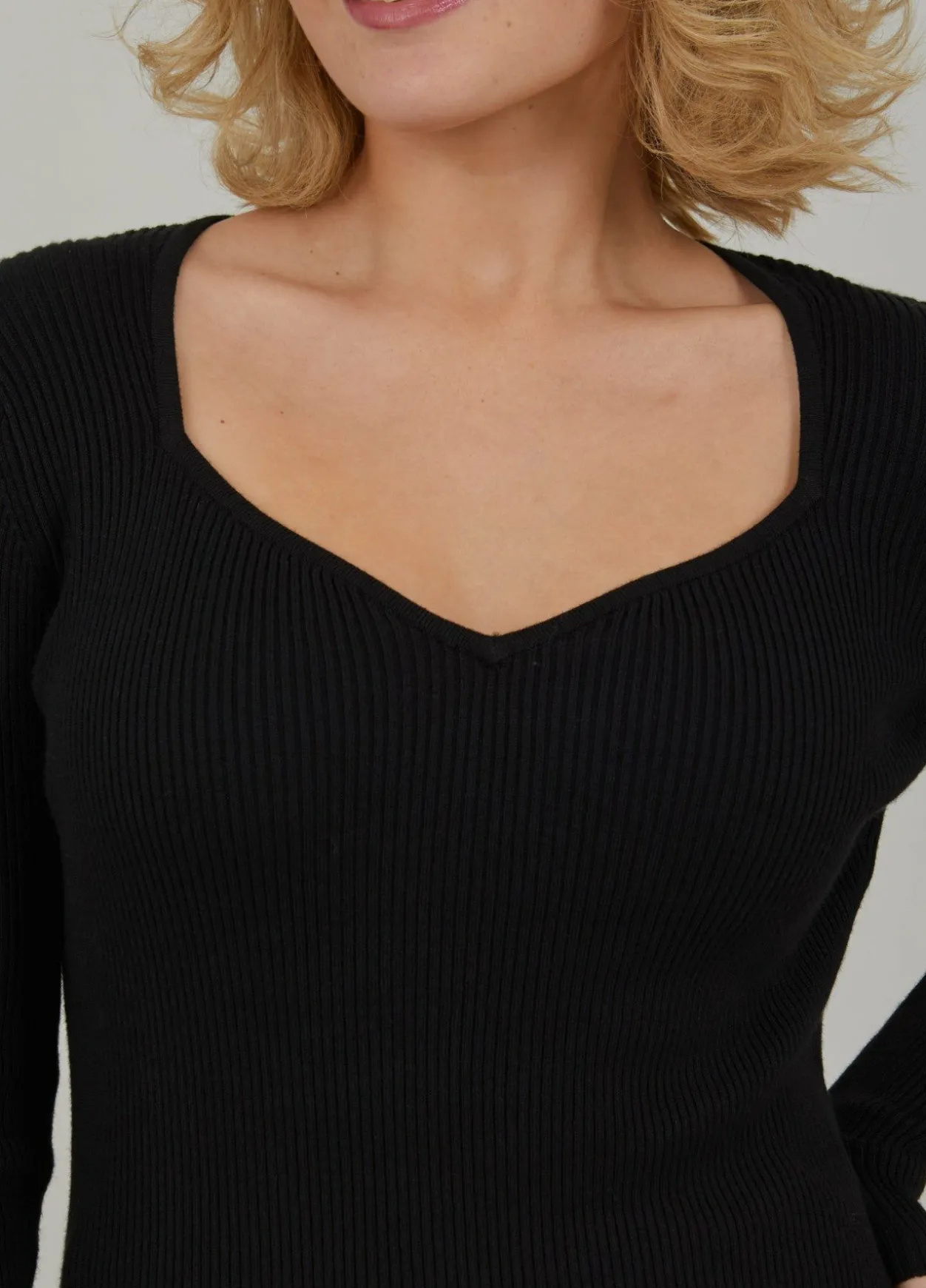 Knit With Heart Shape Neck