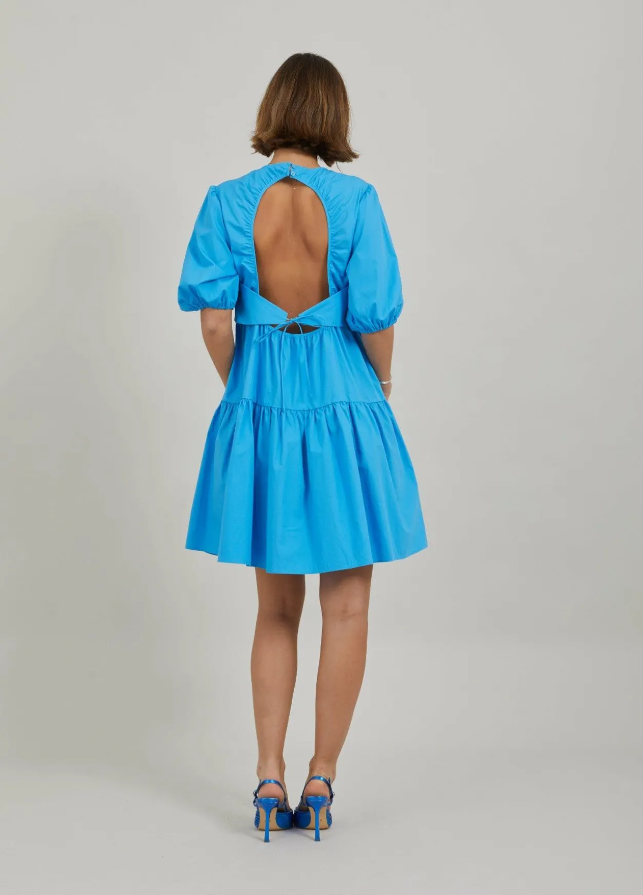 Short Dress W. Open Back