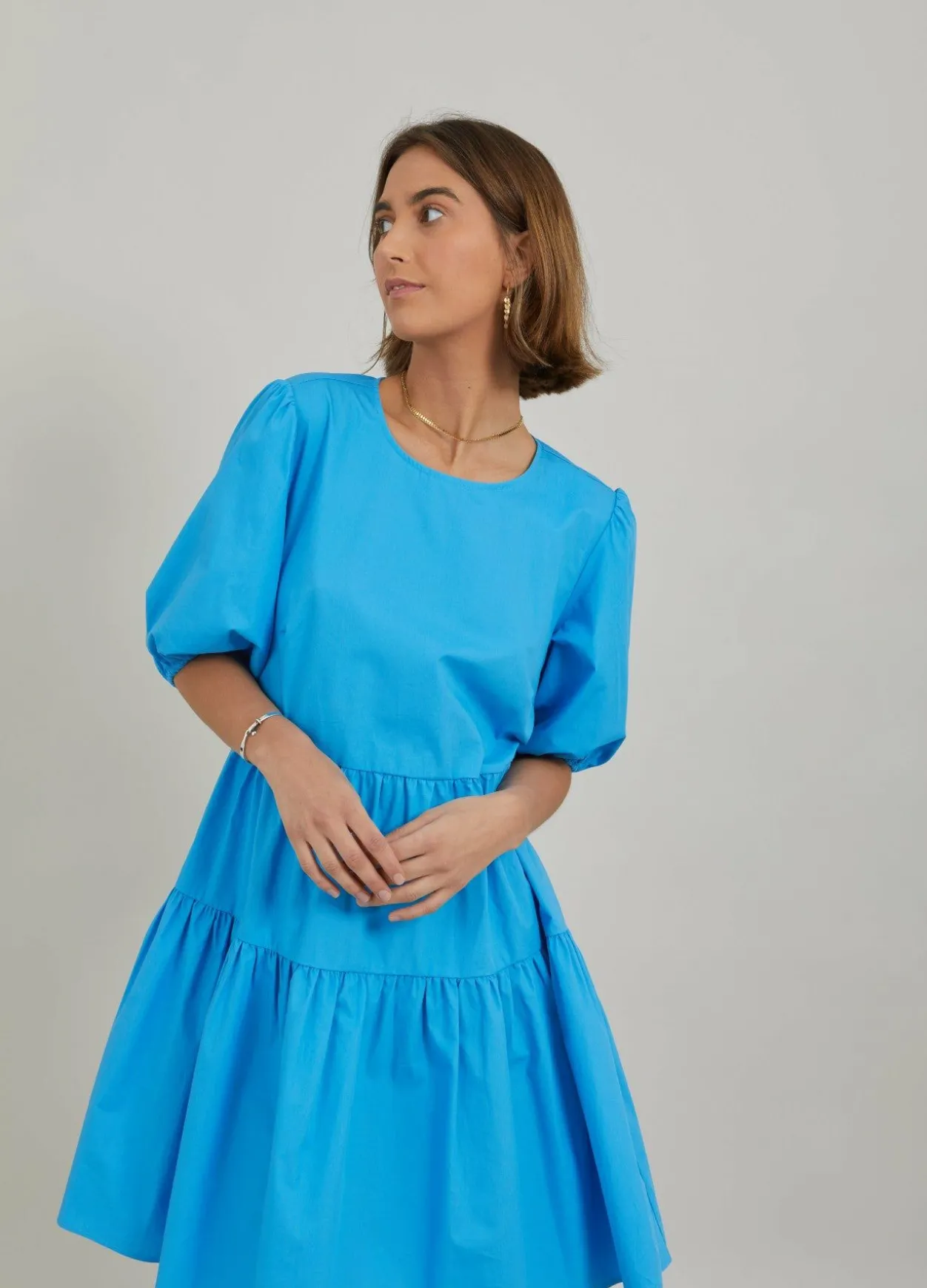 Short Dress W. Open Back