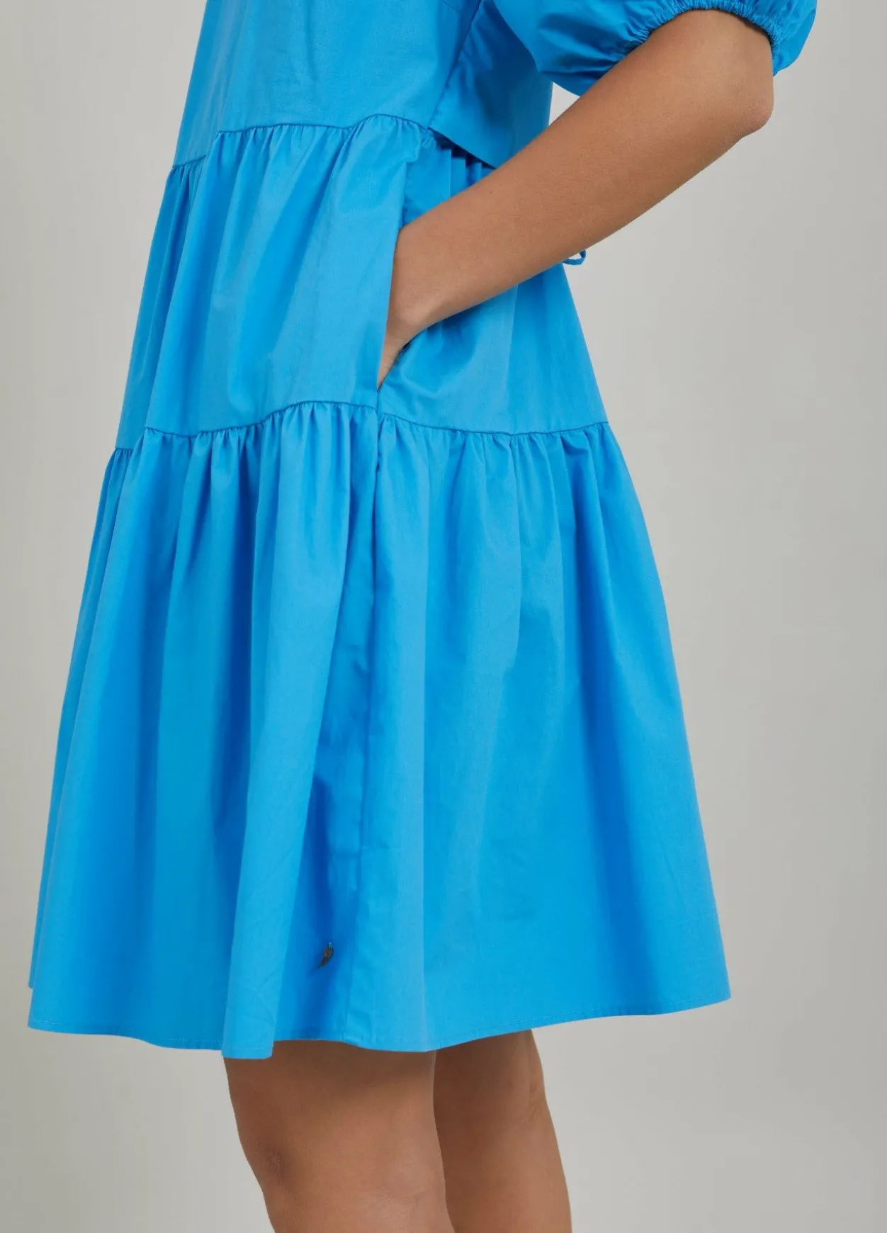 Short Dress W. Open Back